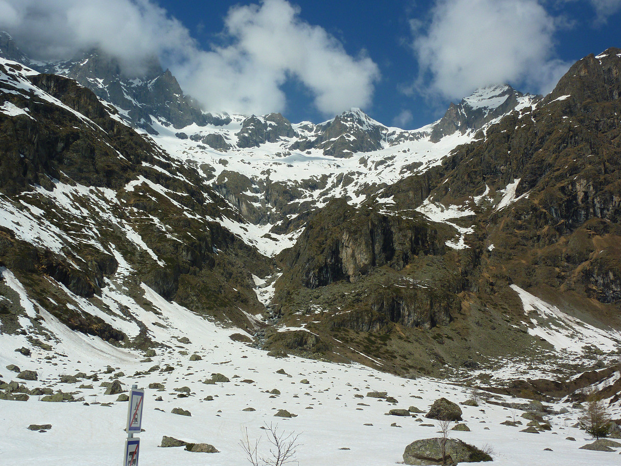 Versant S des Rouies depuis le chalet du Gioberney