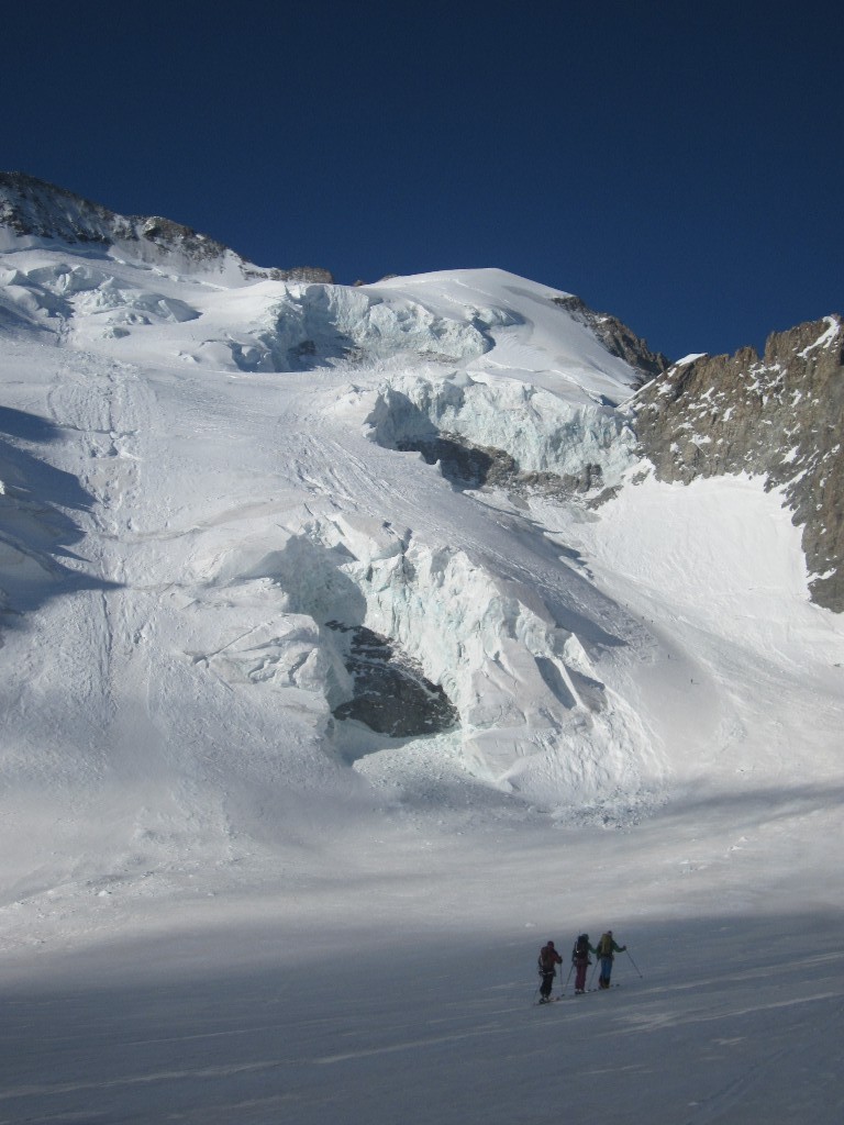 Les Ecrins et ses Séracs en activité... 1h avant la tempête