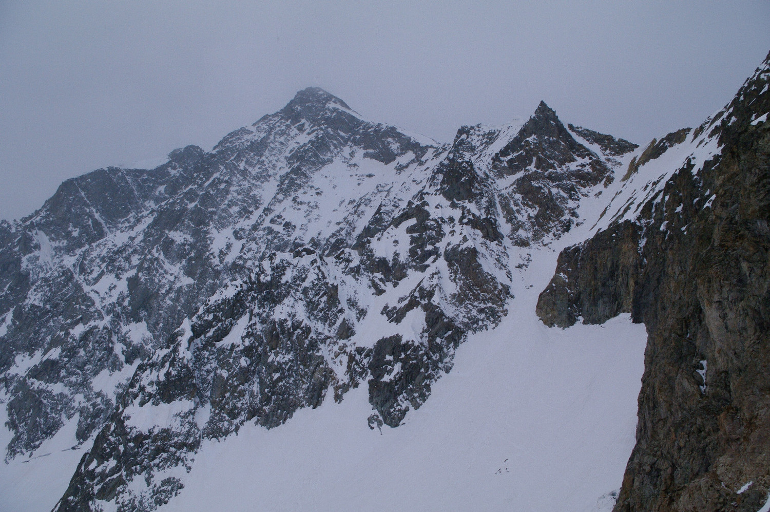 Neige Cordier et brèche de la Plate des Agneaux