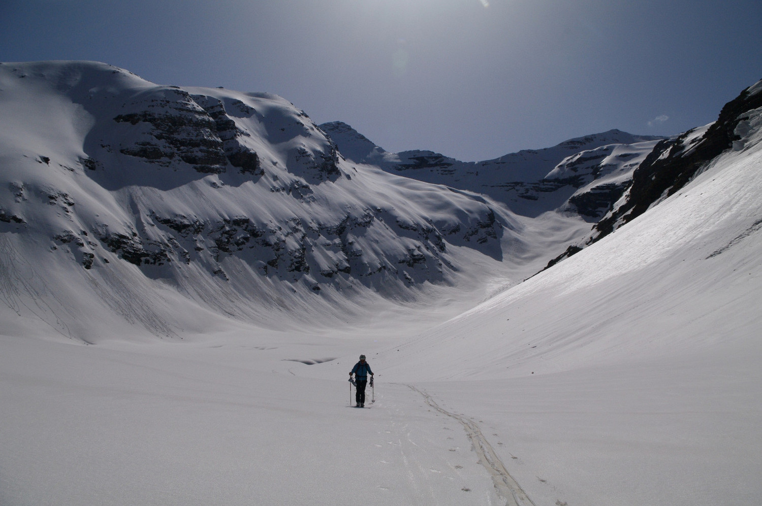 Vue d'ensemble sur le vallon, ça remonte légèrement après le lac