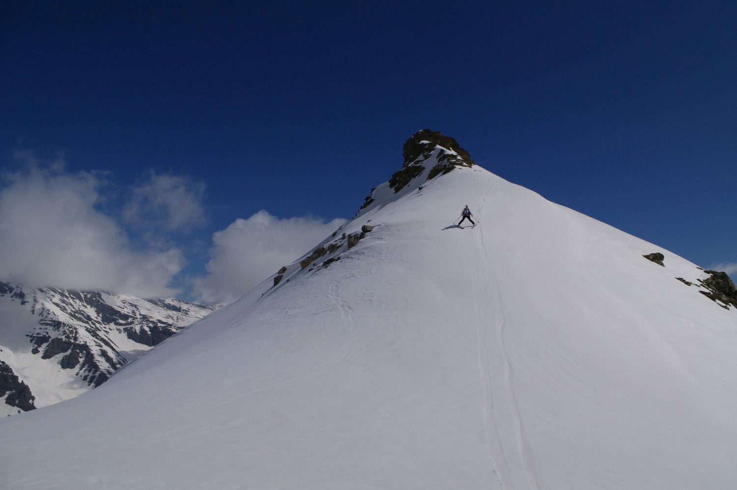Petite descente avant la croupe sommitale