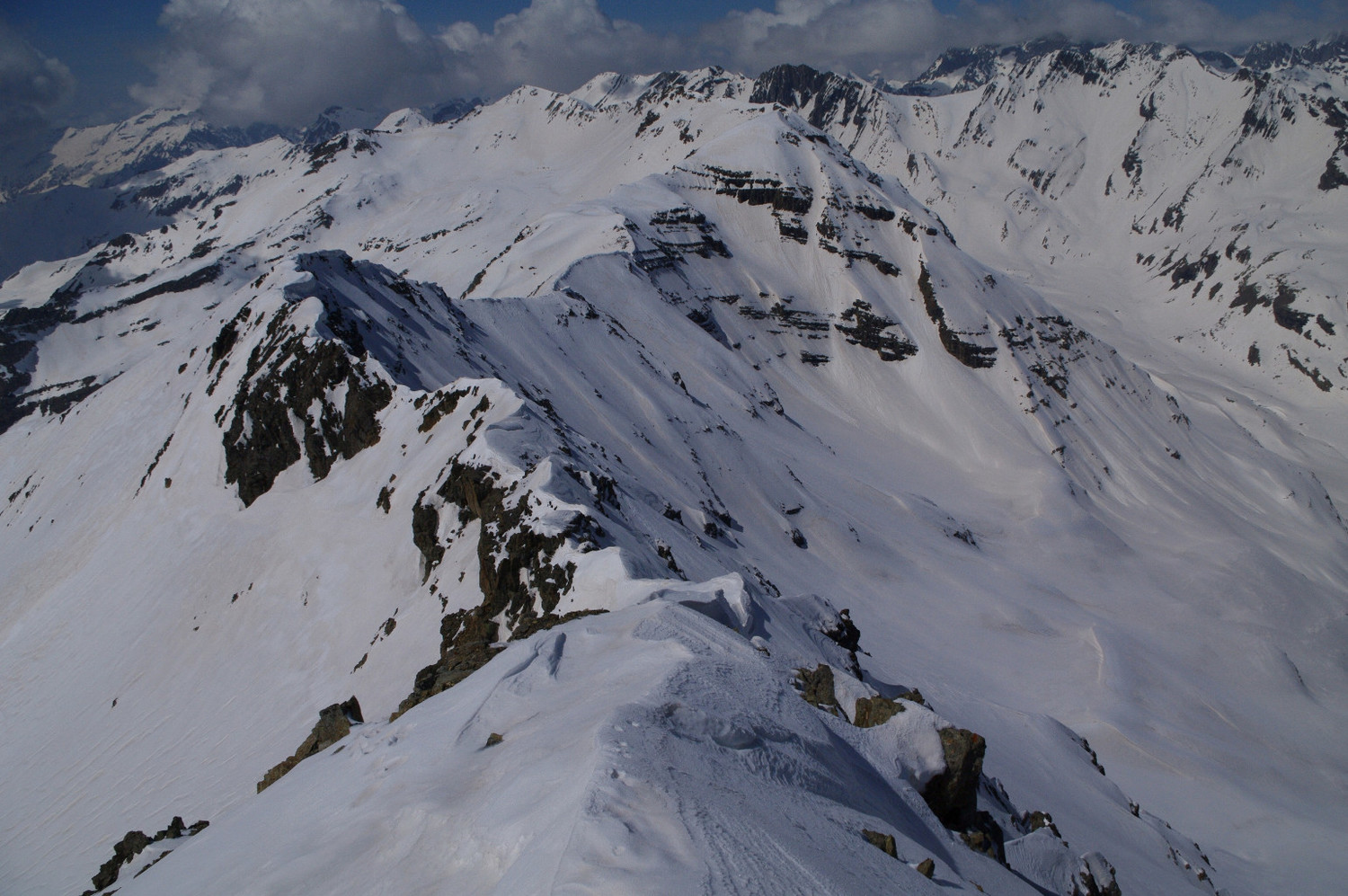 Crête W du Grand Pinier avant de chausser les skis