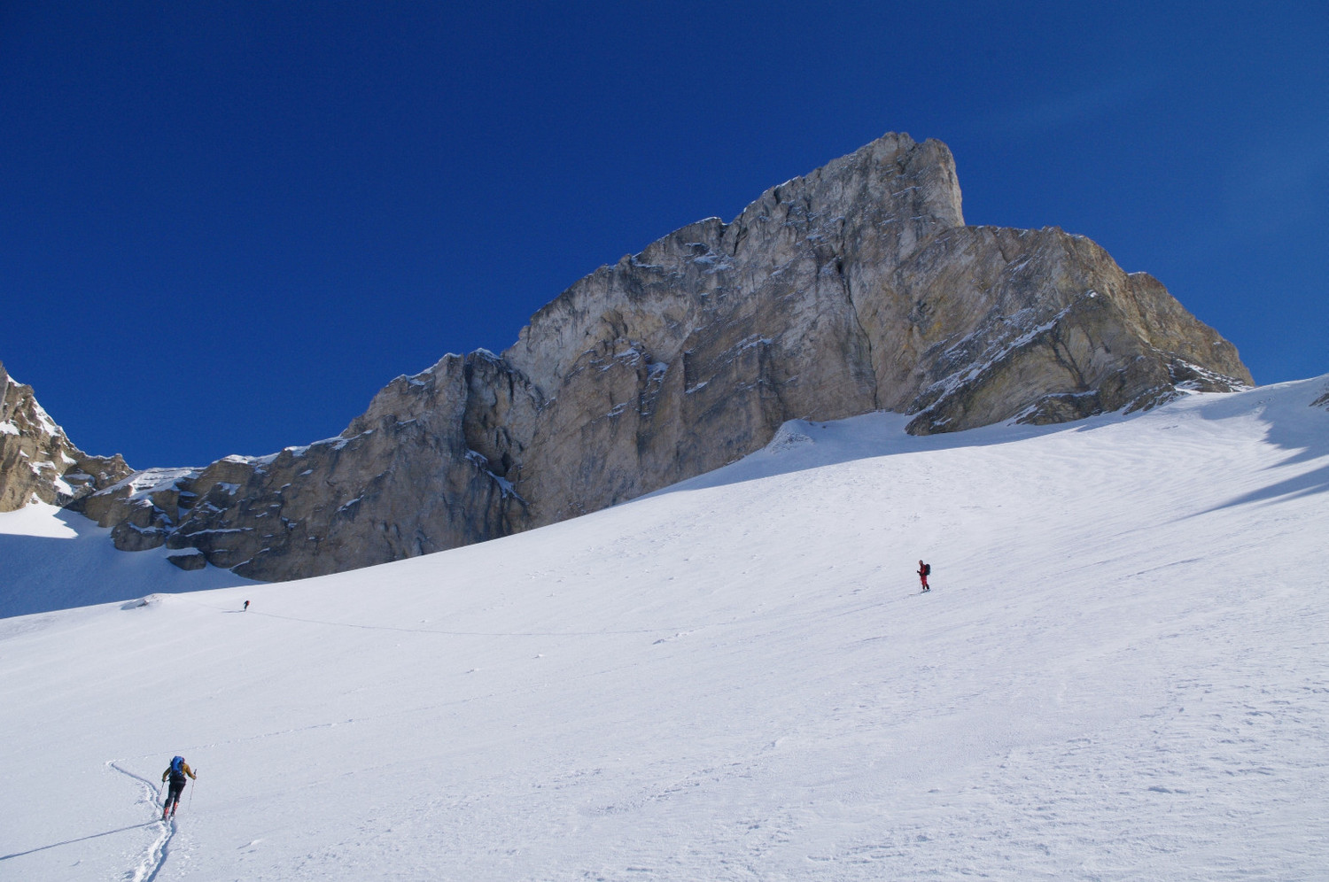 Montée sous la face W du Rocher Rond