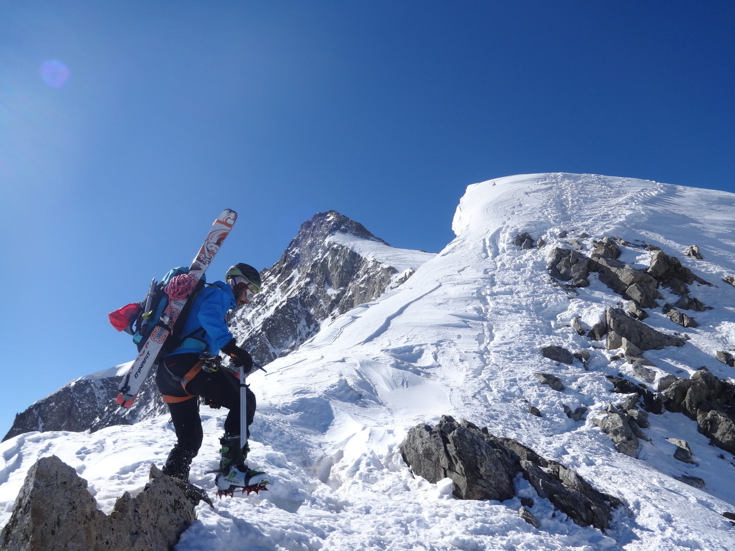 J4 - arête facile en direction de Neige Cordier (en vue)