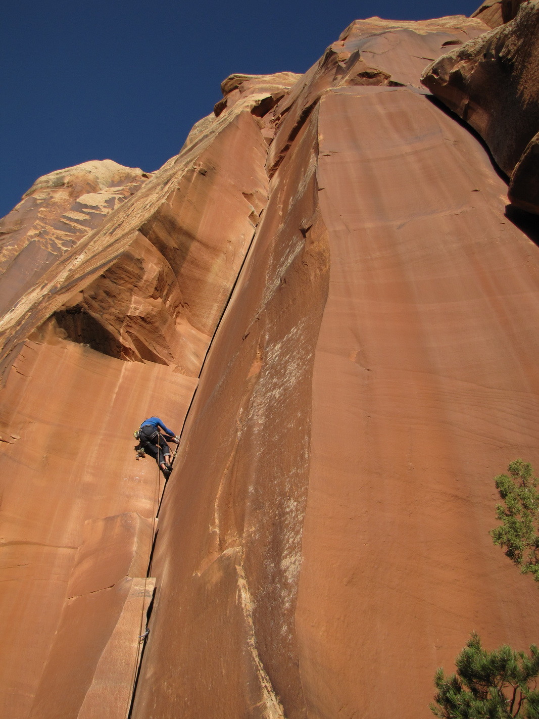 A la bagarre avec "Incredible Hand Crack"