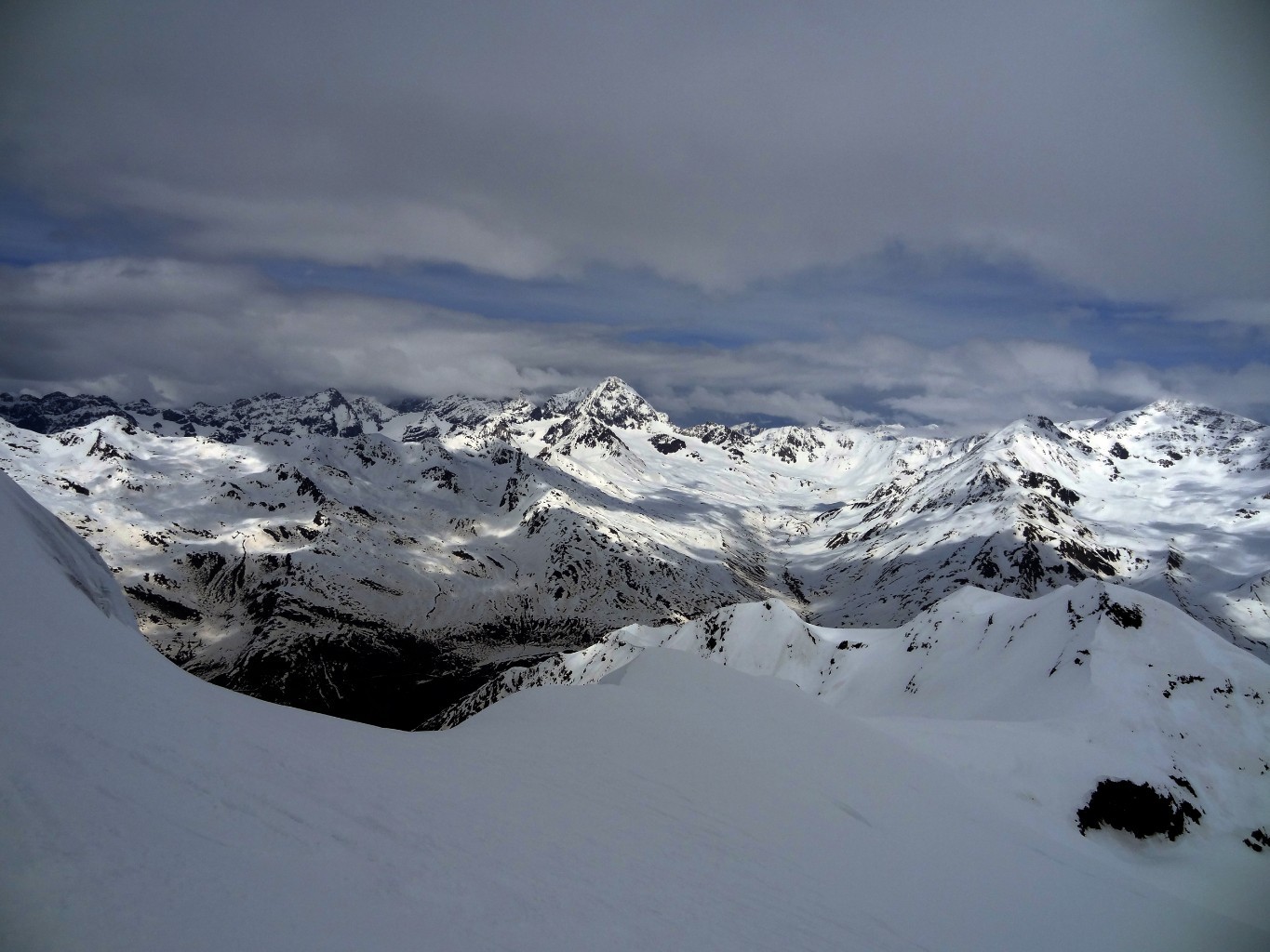 Condizioni nevose delle montagne circostanti