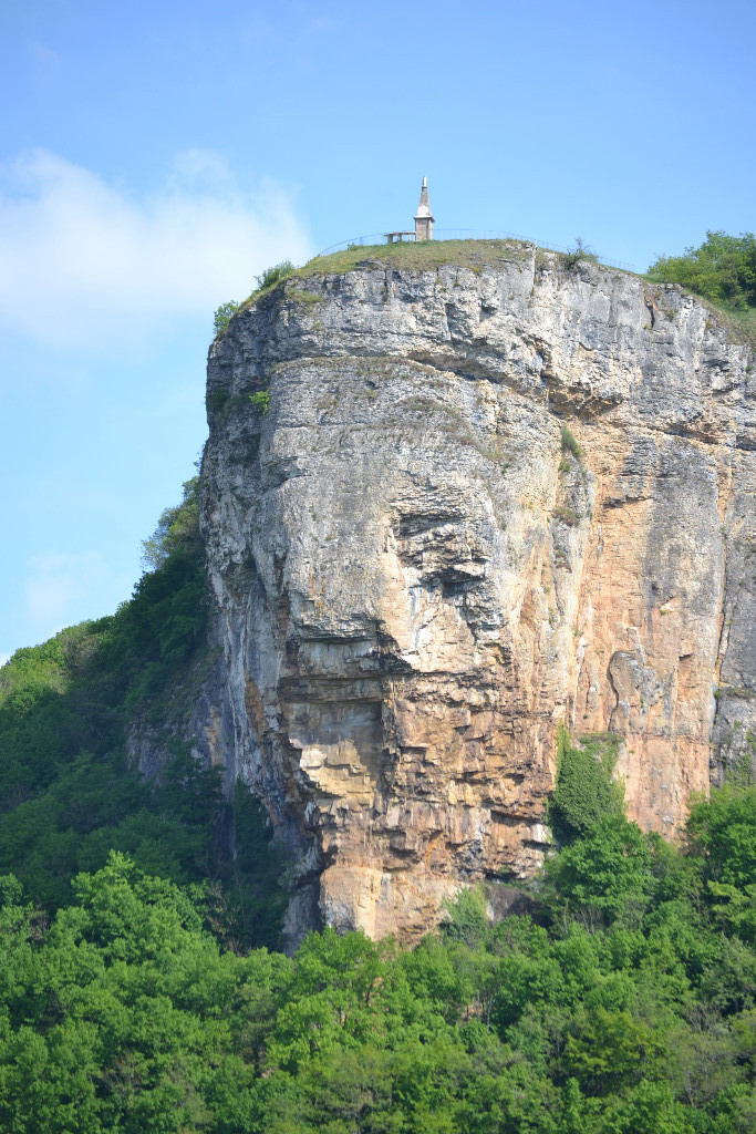 Hières sur Amby - Pilier de la Vierge