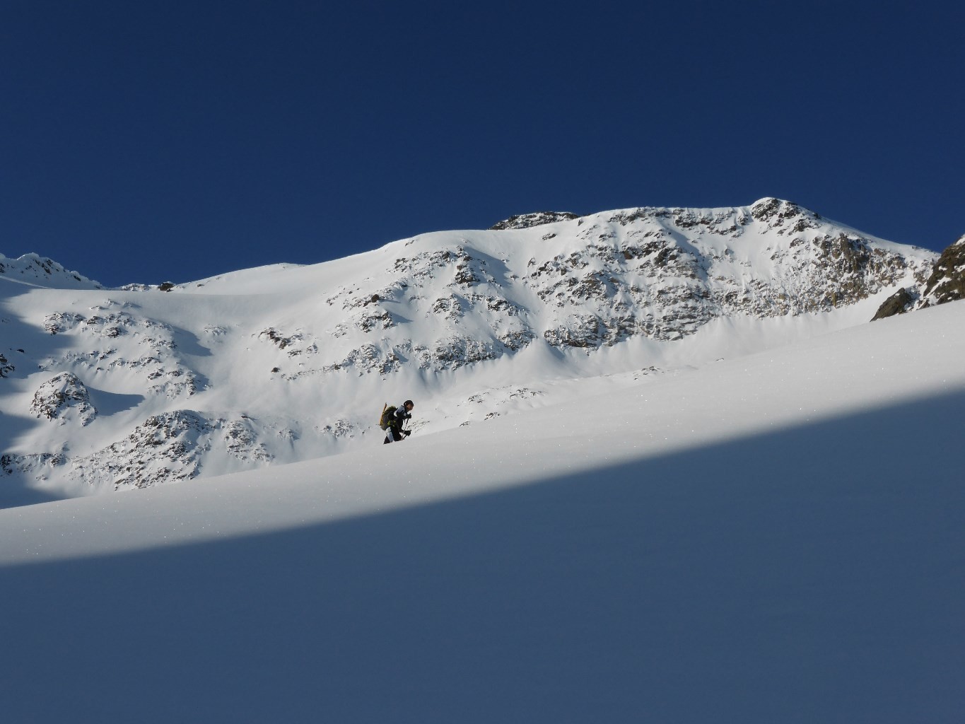 Montée au col 2912m, au fond le Böshorn