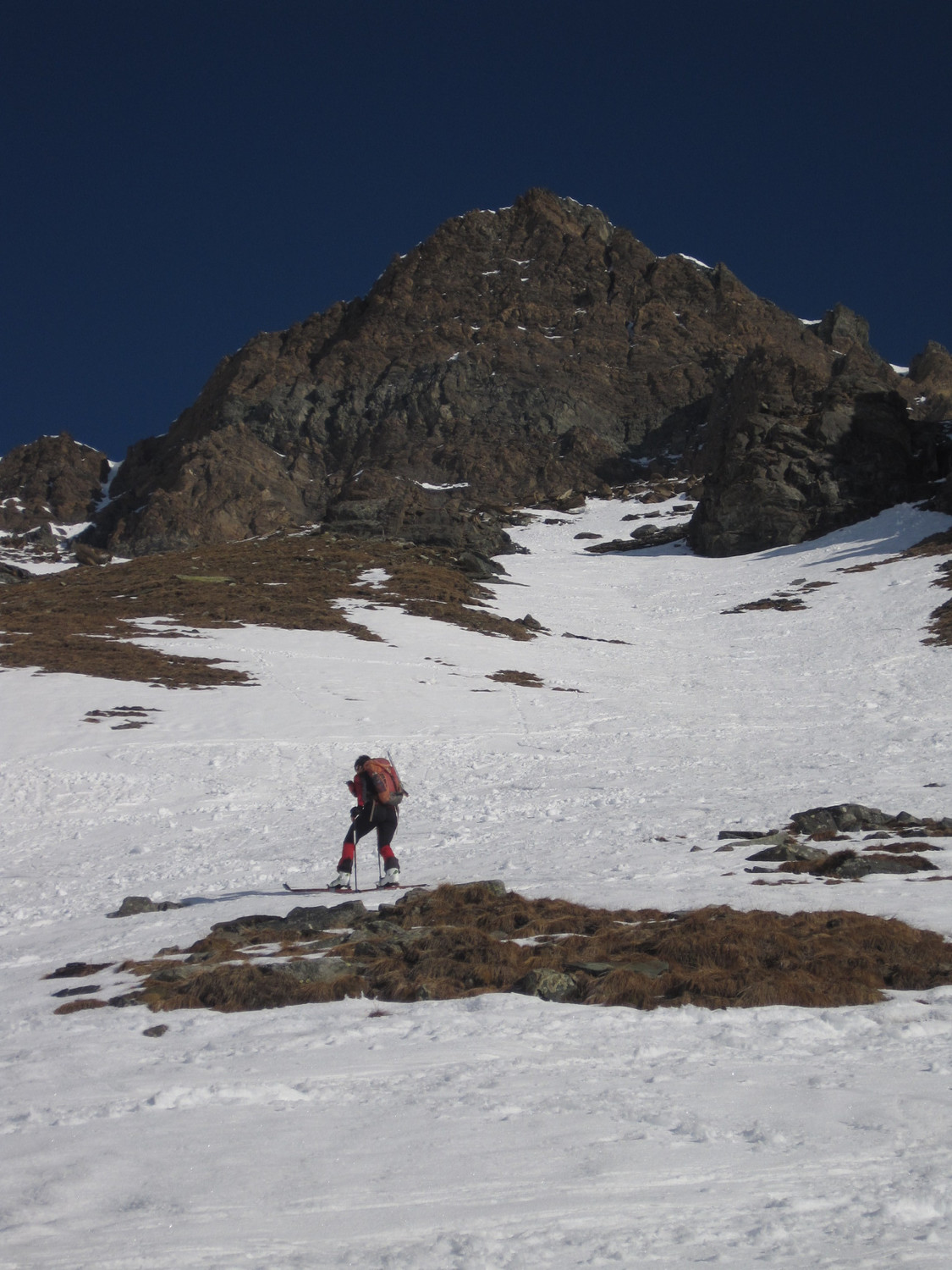 Risalendo sotto la Rossa della Grivola