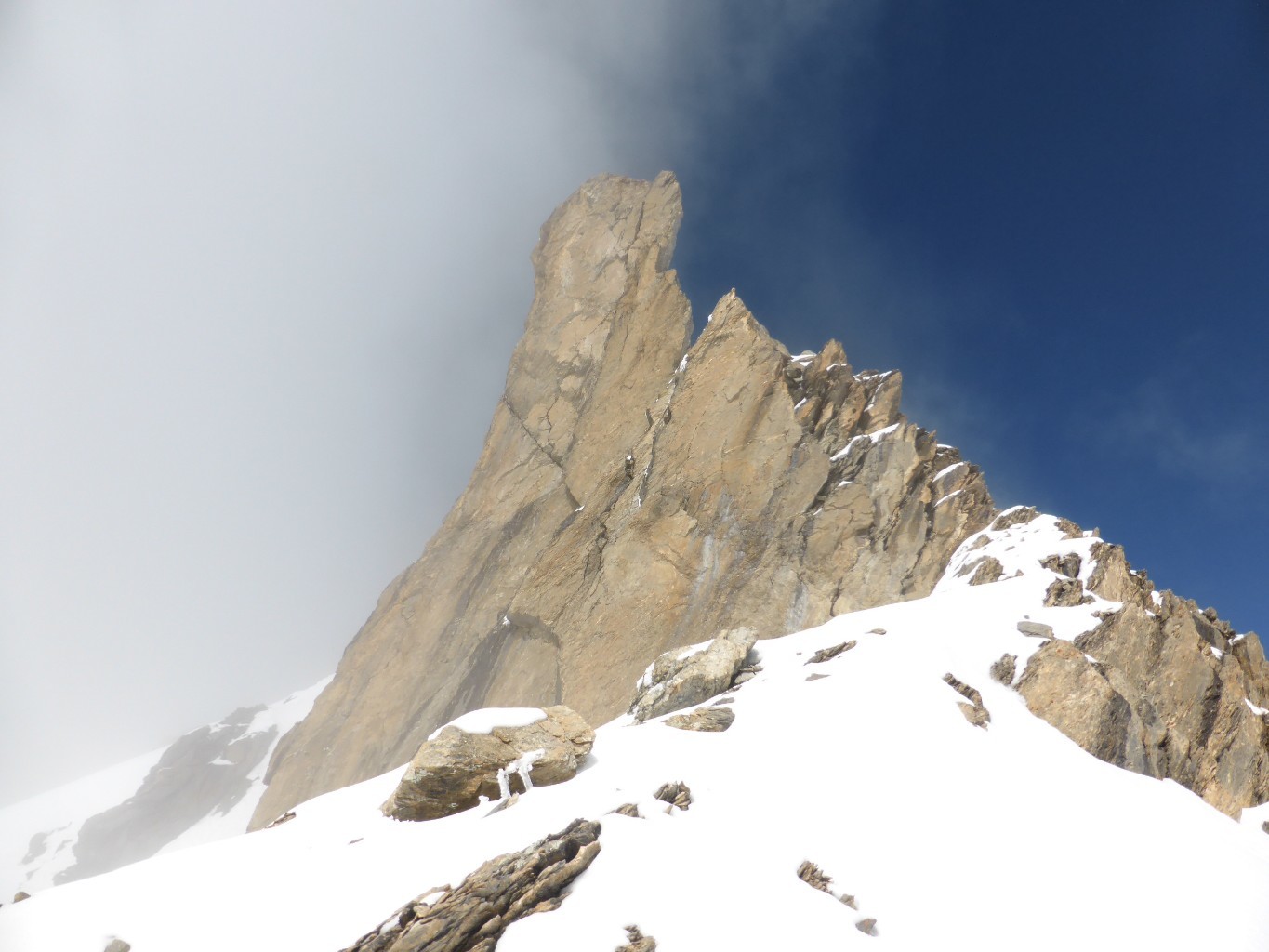 Ubaye vaporeux à gauche, Queyras tout bleu à droite