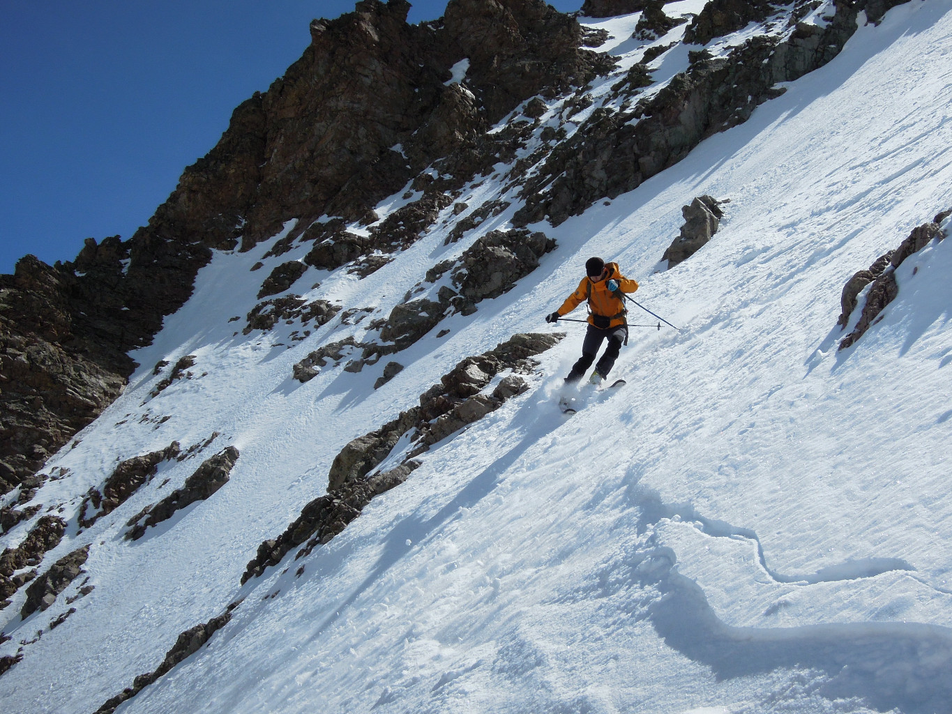 Une ambiance alpine, entre les rochers