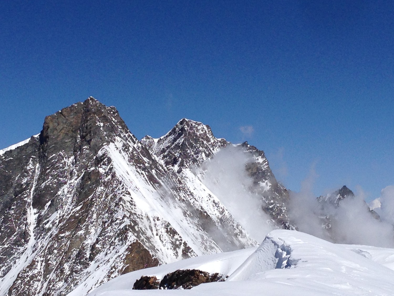 Taschhorn e, dietro Dom dalla vetta