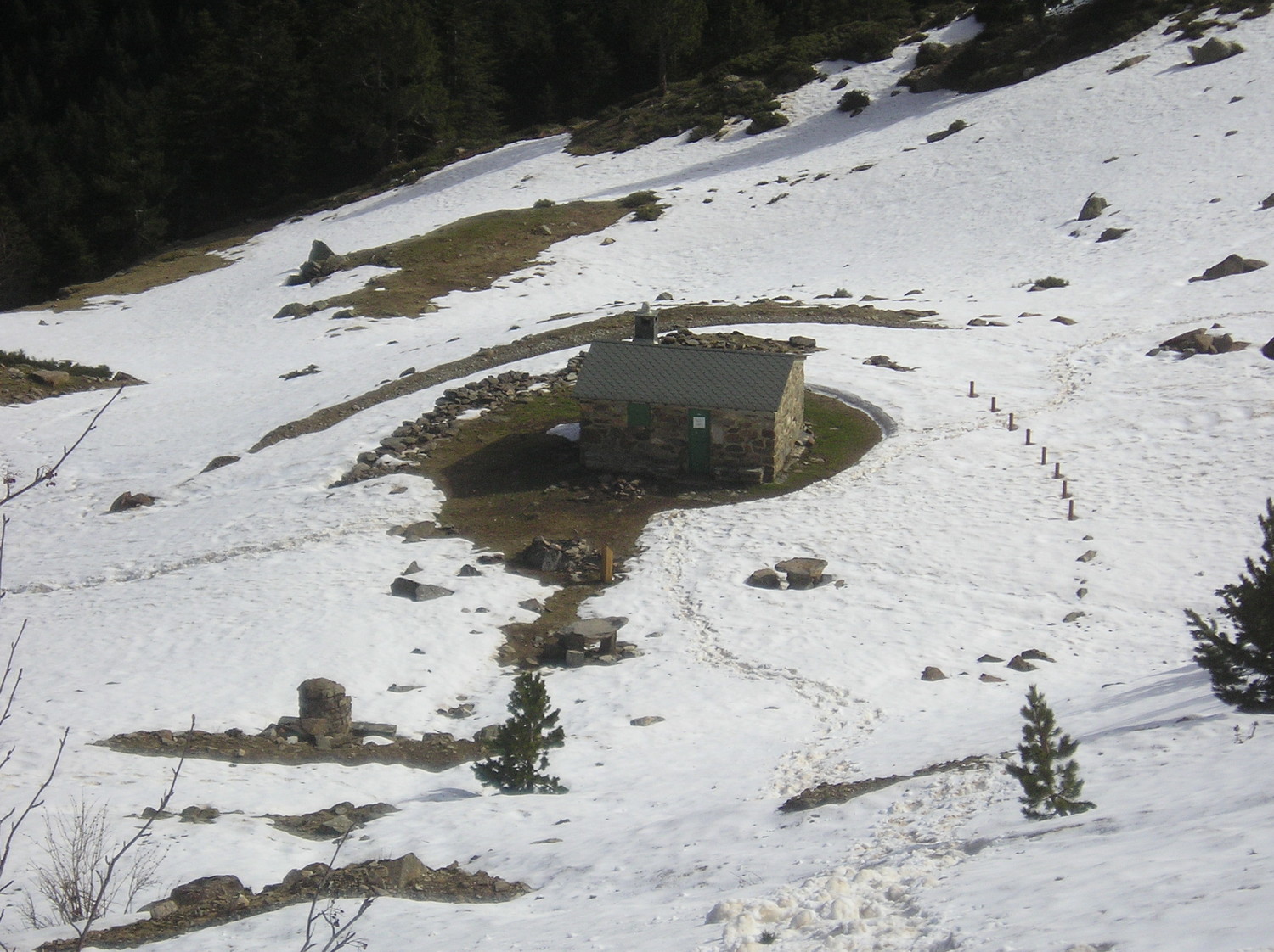 Le petit refuge du ras des Cortalets