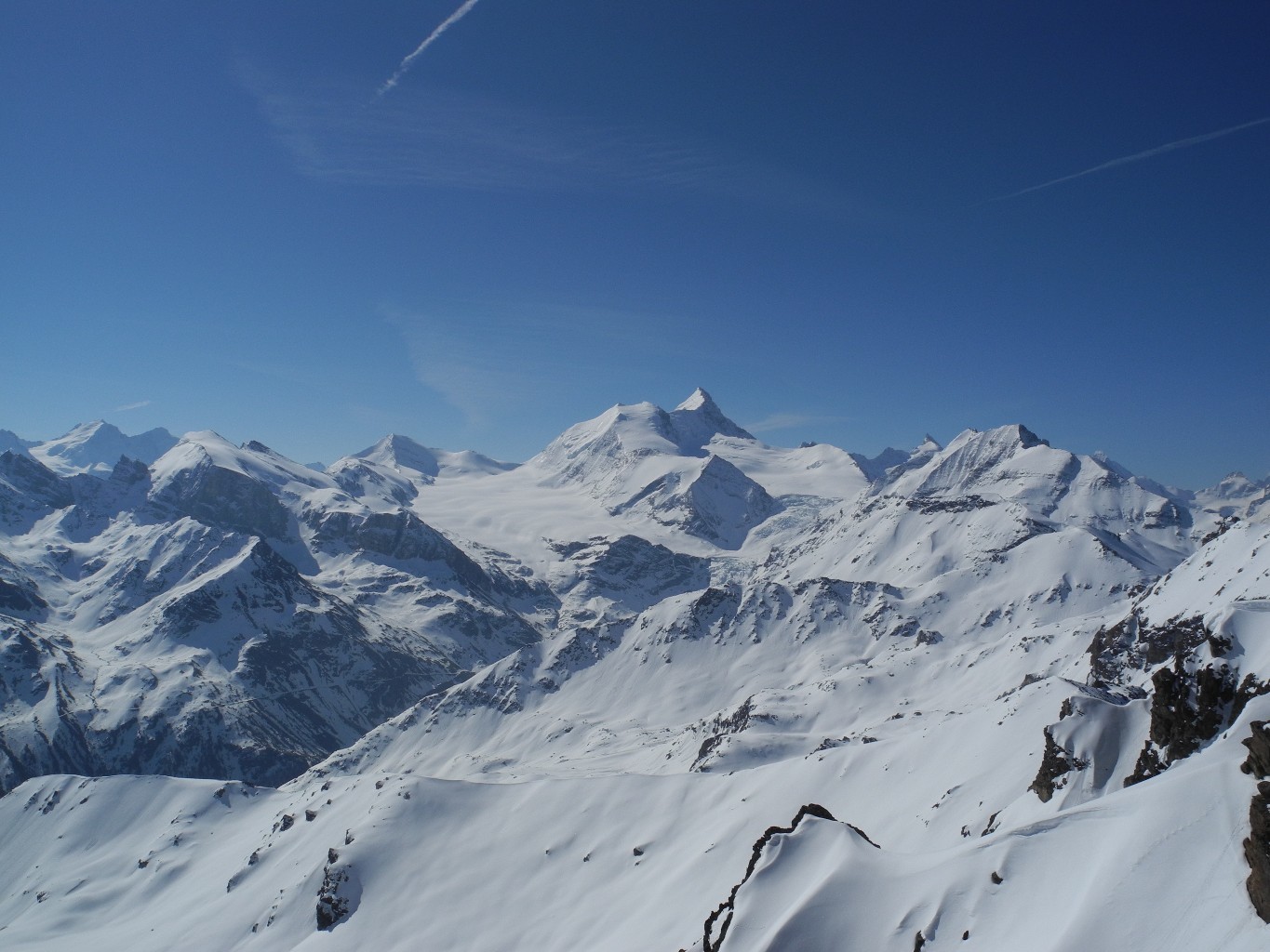 Bishorn et Weisshorn au centre.
