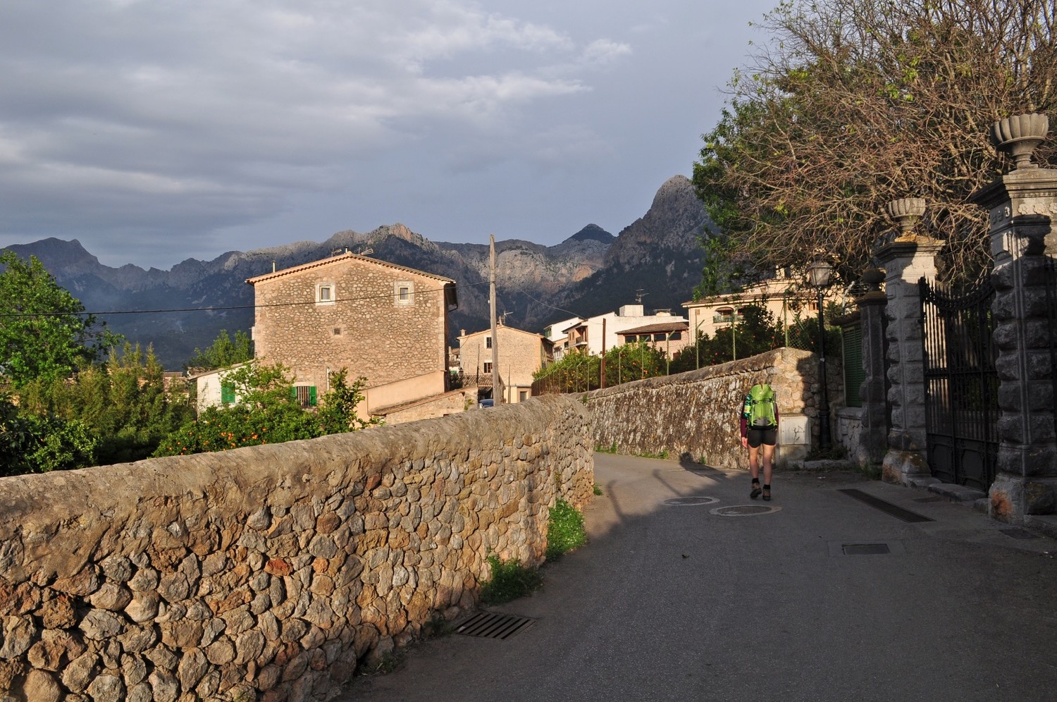 on gagne le centre ville de soller