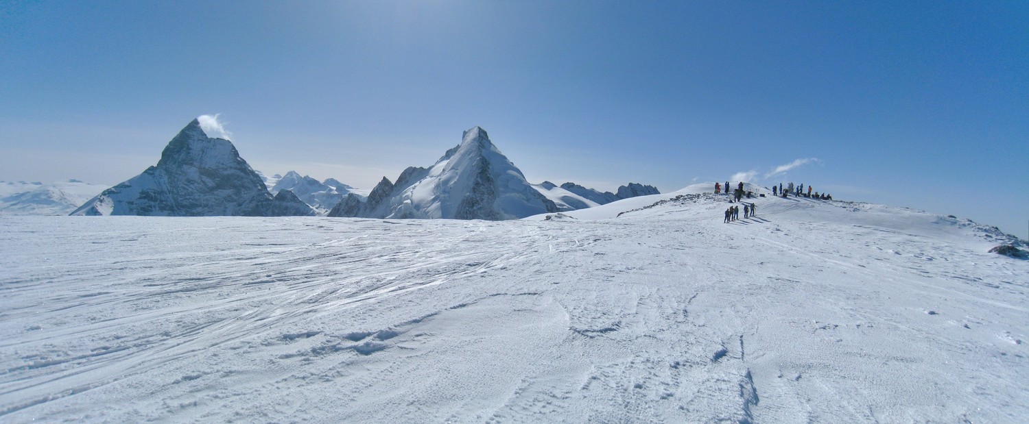 Vue sur le Cervin, la dent d'Herens et le sommet de la Tête Blanche.