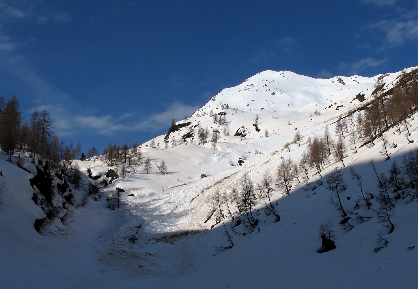 Il Sasso; il versante NNE della montagna...