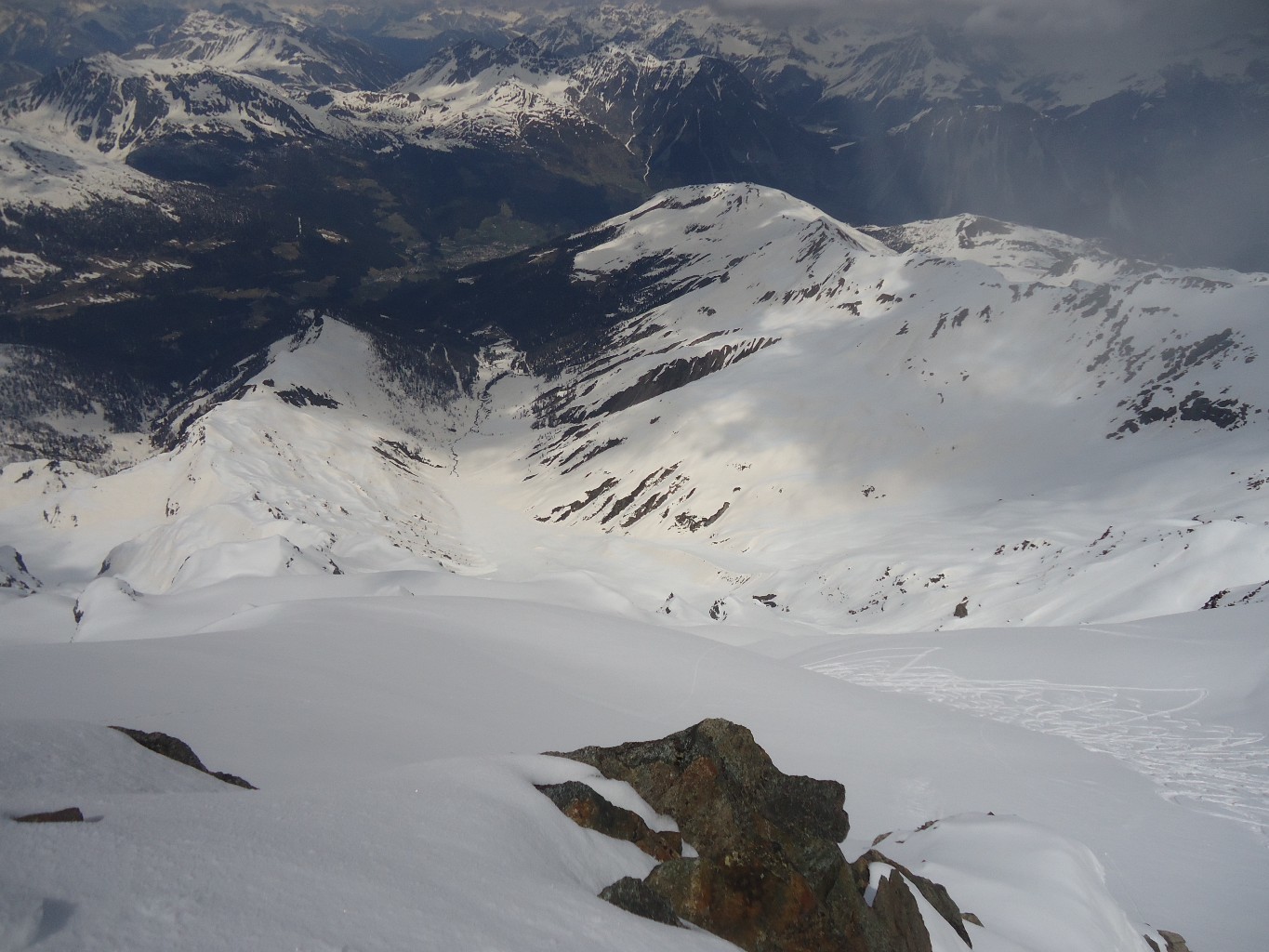 Cima di Piazzi: al centro la Val Lia, a sx la Val Cardoné