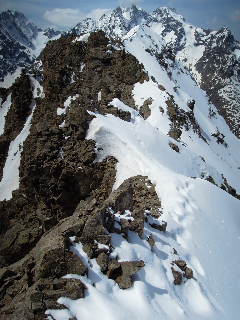 Pour l'arête, c'est simple: suivre les pointillés