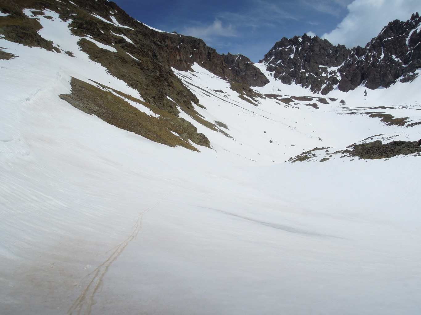 Fin du vallon de la Route, on voit bien la moraine au fond