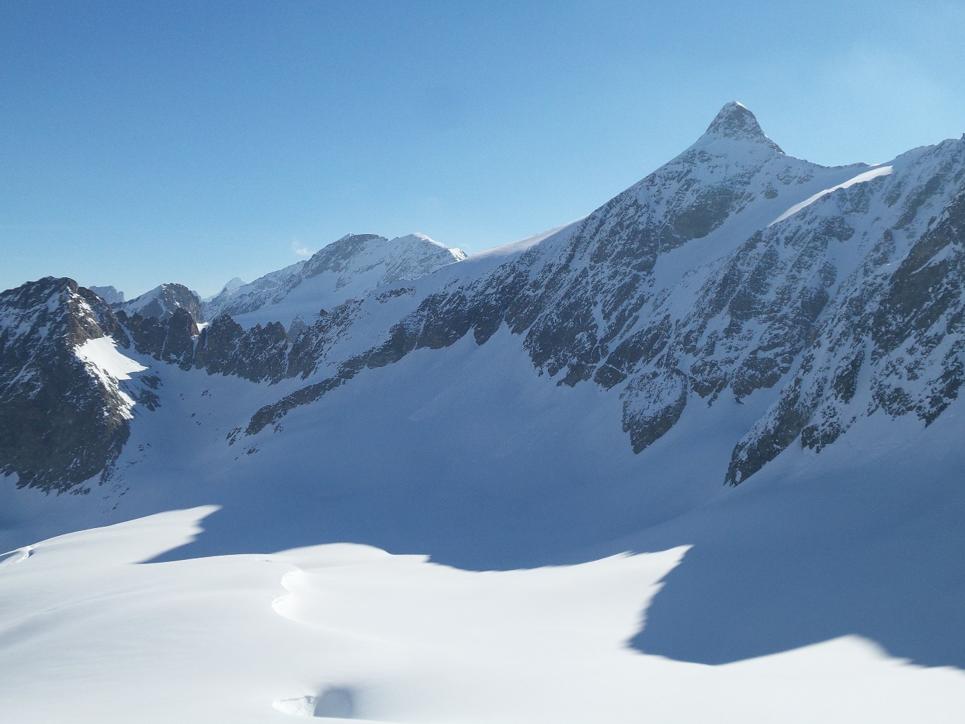 Bec d'Epicoune depuis le col du Chardoney