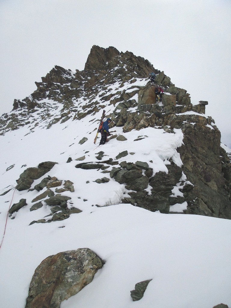 Descente sur l'arête SSW