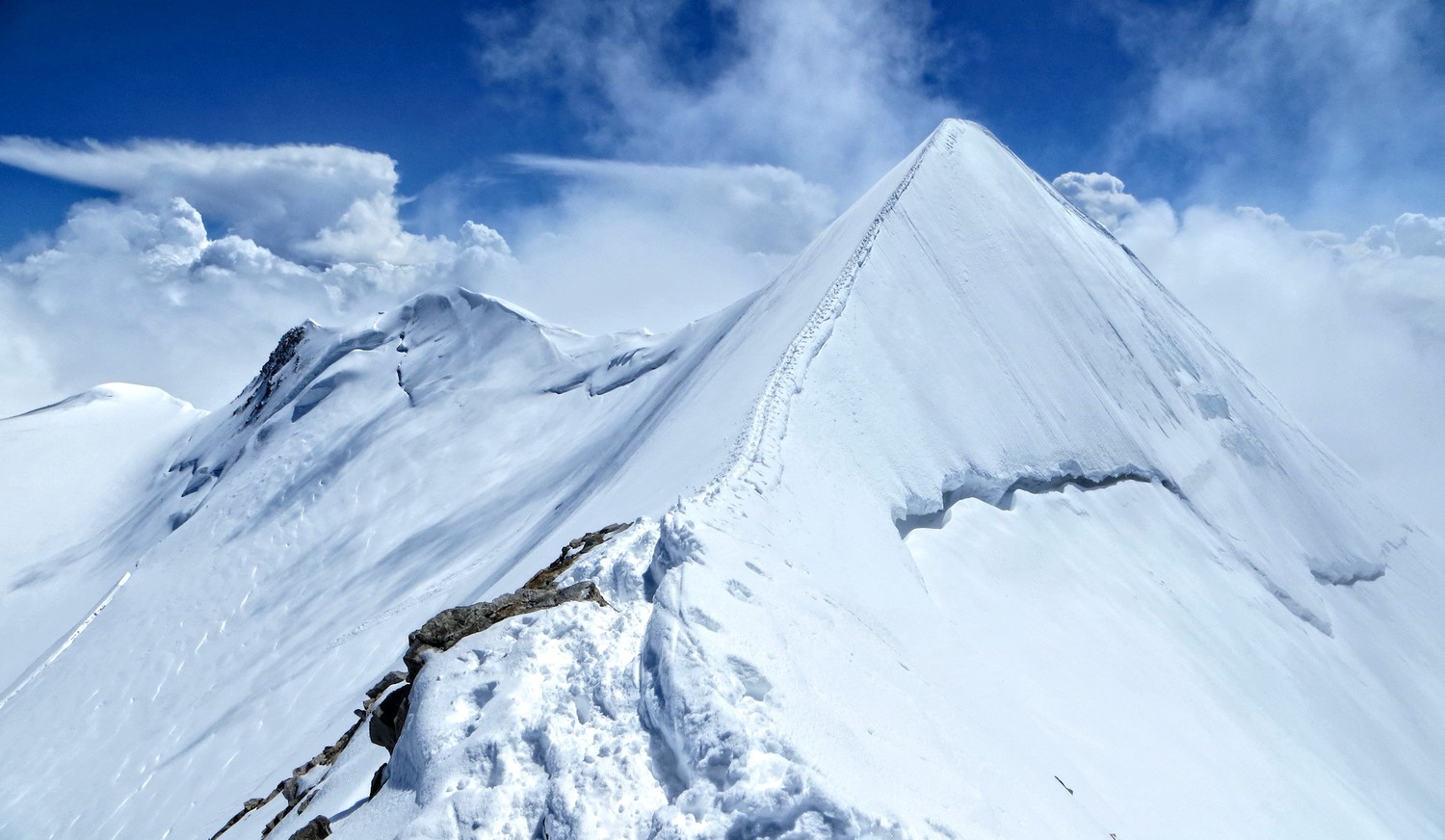 Arête effilée pour atteindre le sommet de Castor - Camptocamp.org