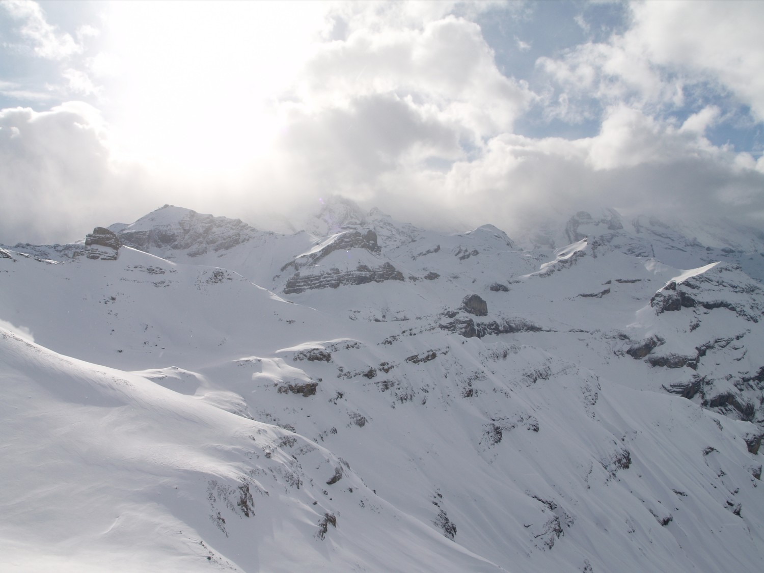 Schilthorn sur la gauche