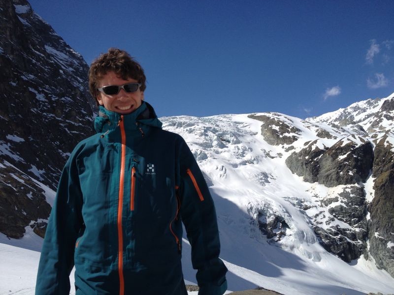 Gros Smile devant le Glacier du Mt. Collon