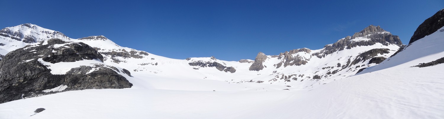 Vue sur les sommets du Wildstrubel à la montée