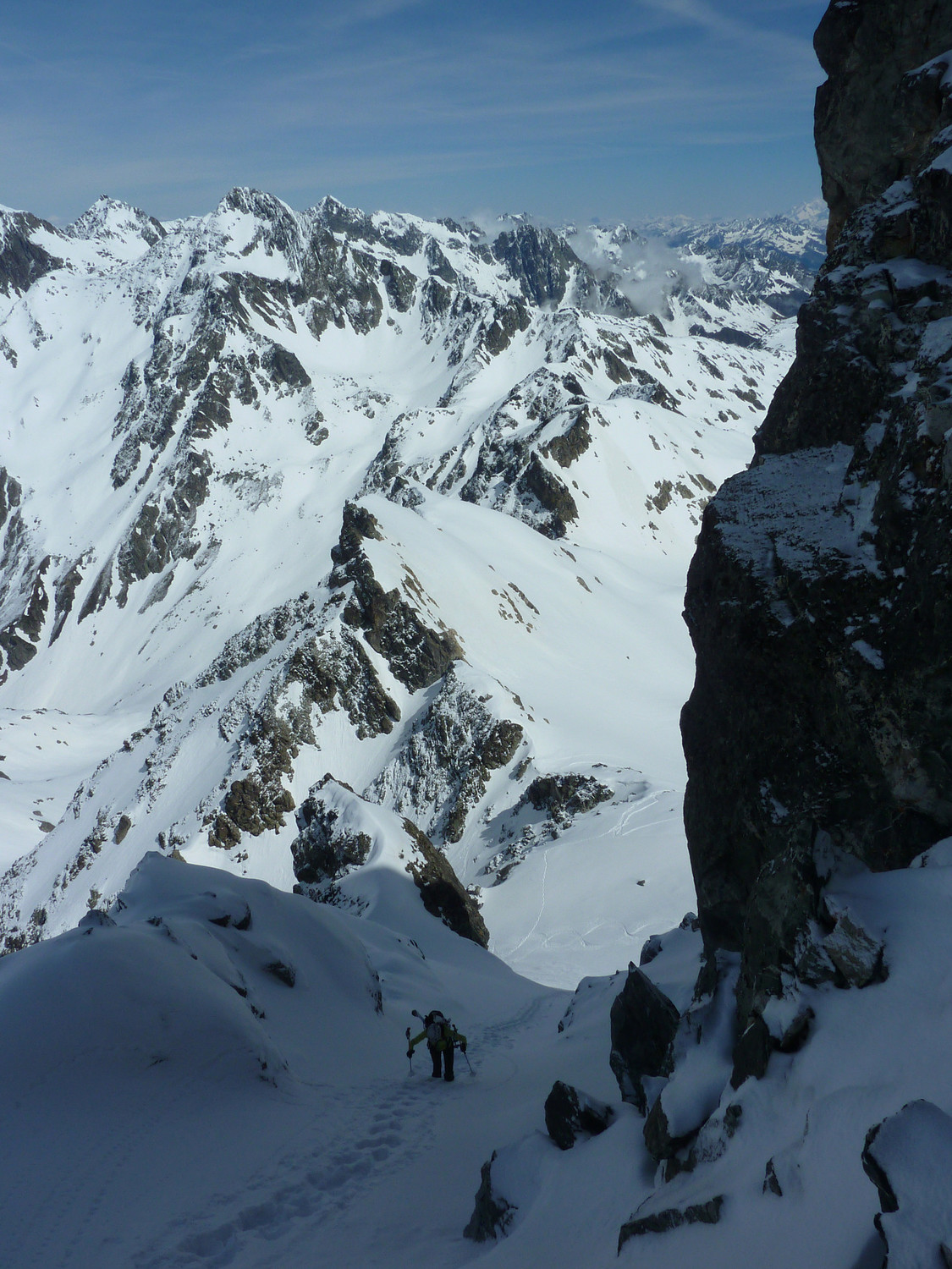 Montée dans le couloir N de l'épaule W de l'Aiguille de Marcieu
