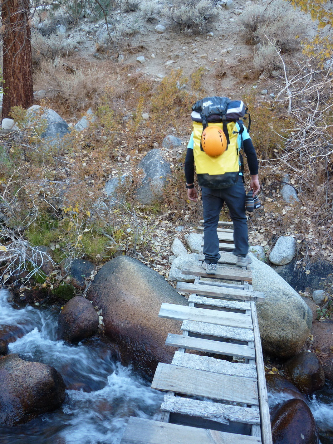 Matt' sur le petit pont d'accès