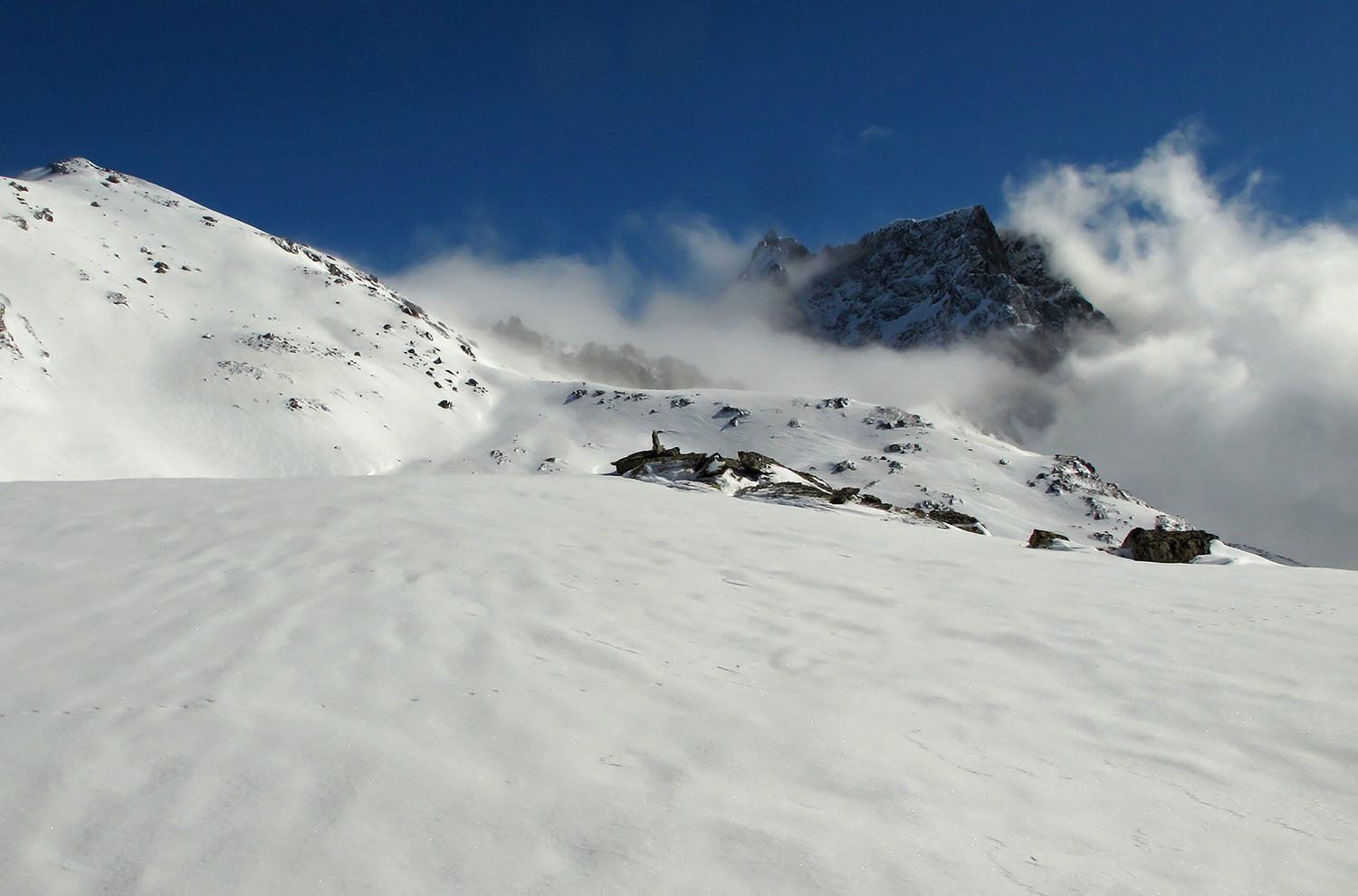 Piz d'Emmat Dadaint; la dorsale meridionale. A destra, il Piz Lagrev...