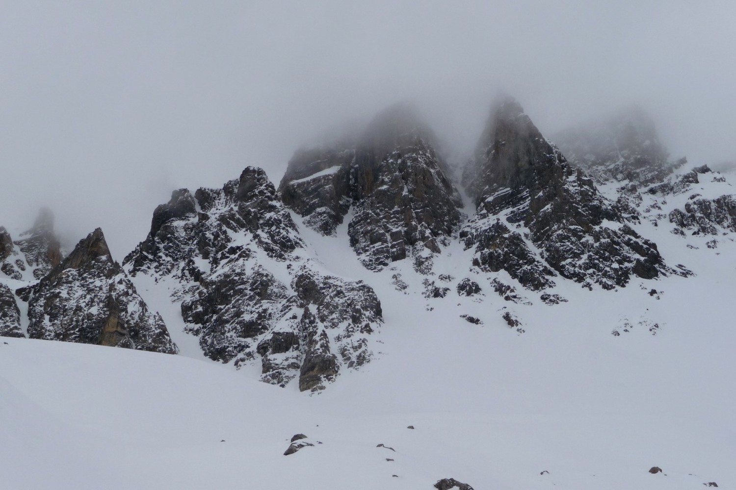 Le brouillard descend.