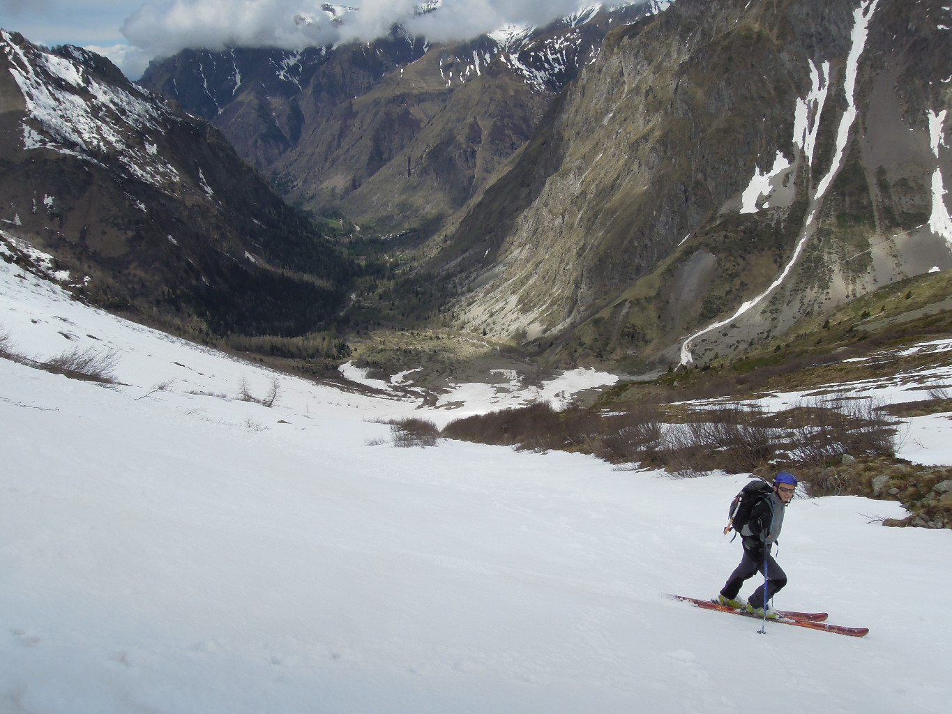 C'en est bientôt fini du ski... Chouette, bientôt le portage! (Valsenestre au fond)