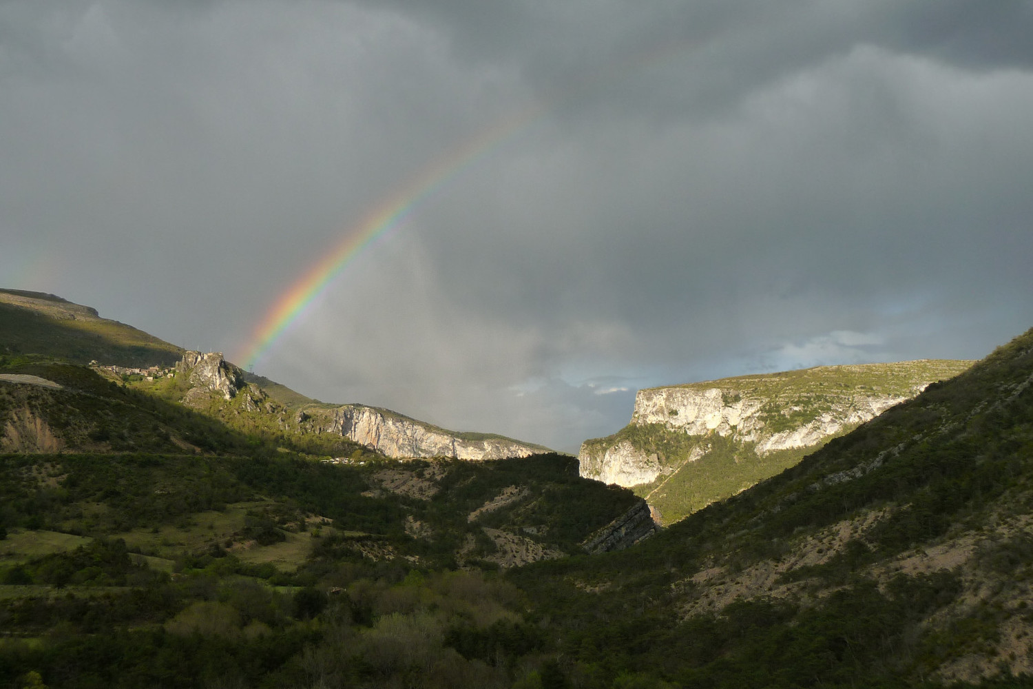 Arc-en-ciel sur la route du retour