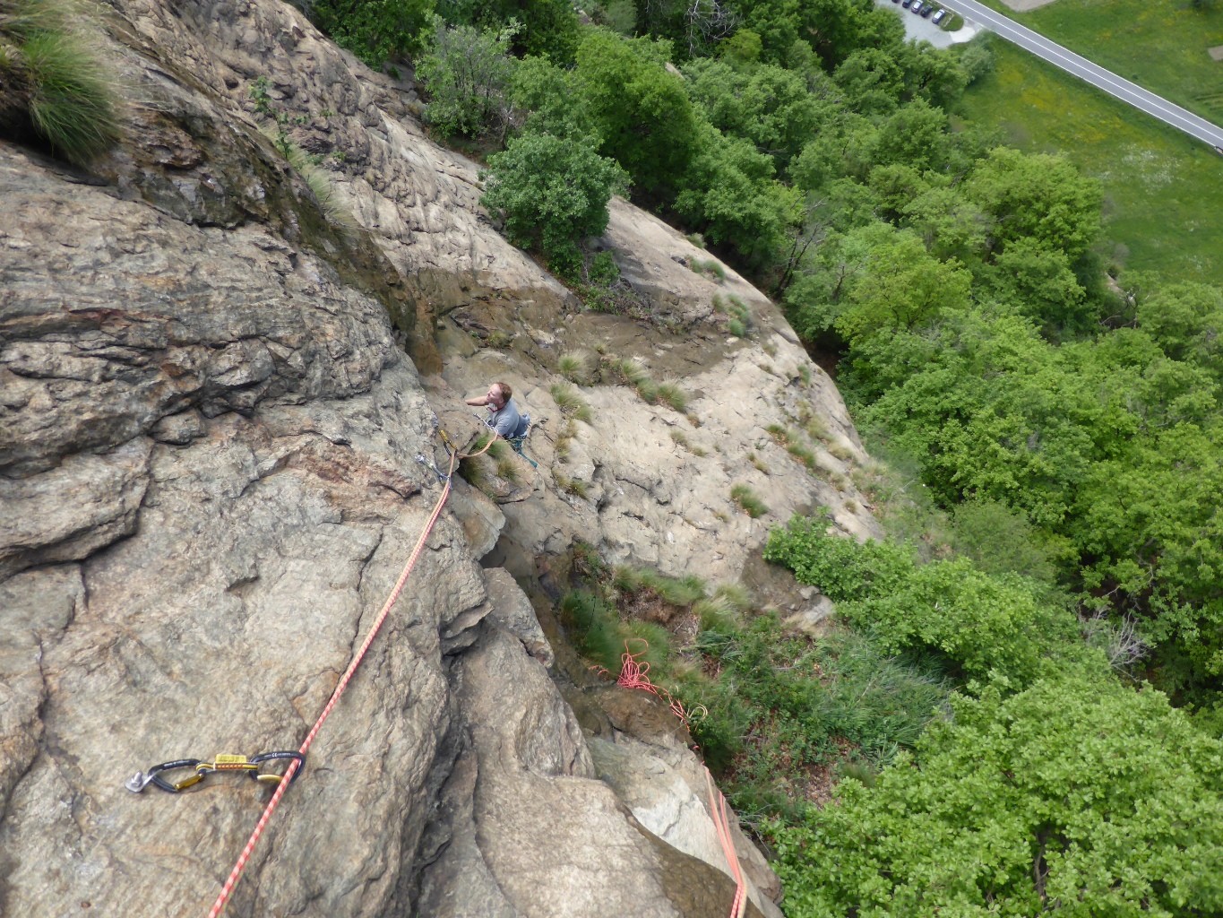 Vue plongeante dans le bas de la voie