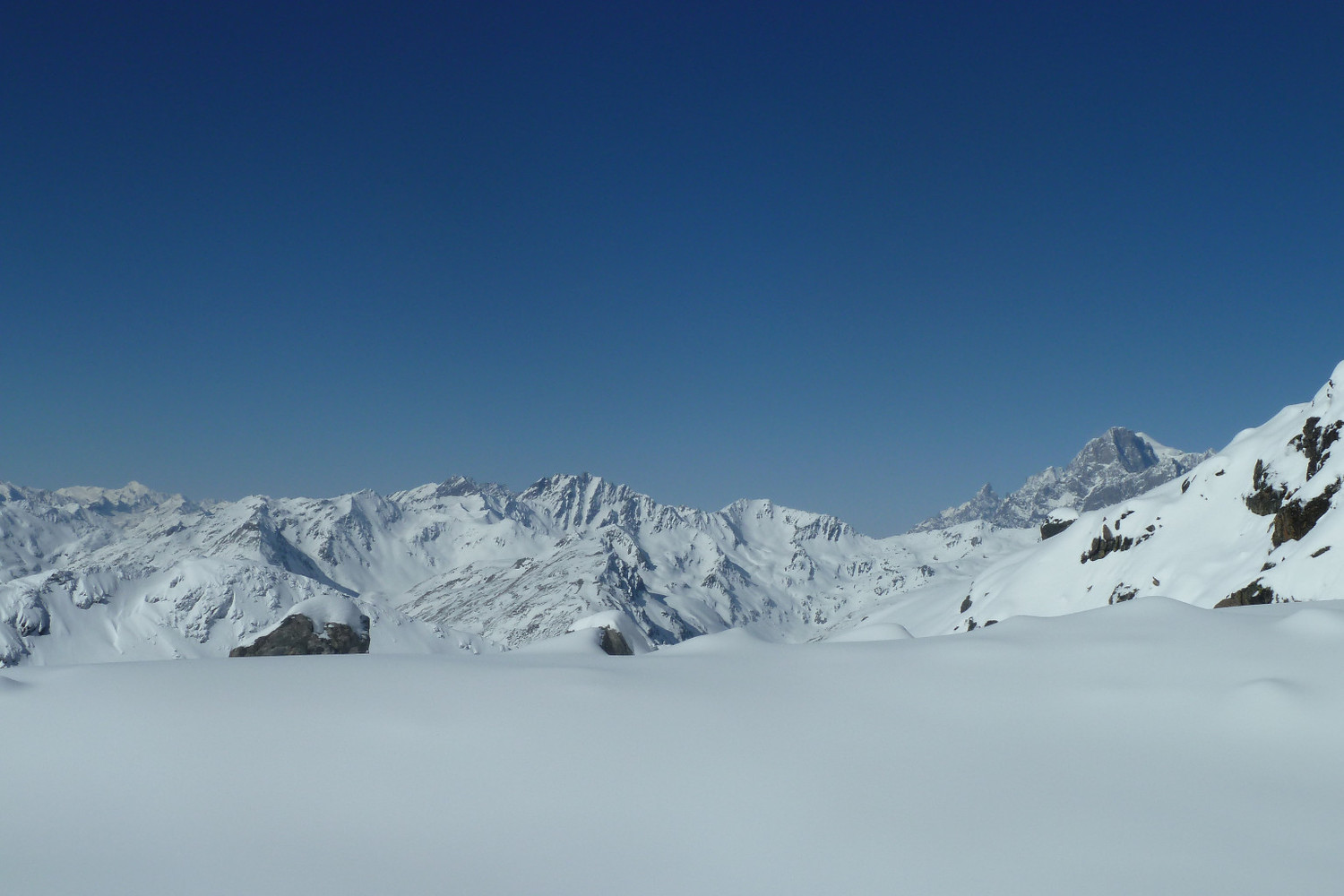 vue au sud avec le Grand Golliat au centre