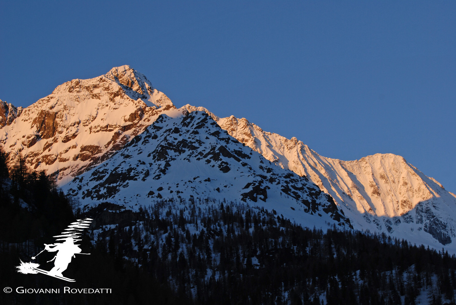 Alba sul versante N del Monte Disgrazia 3678m