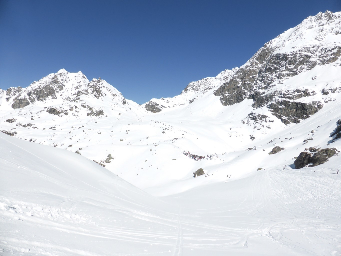 Chenilles en route pour le col de la Chaux