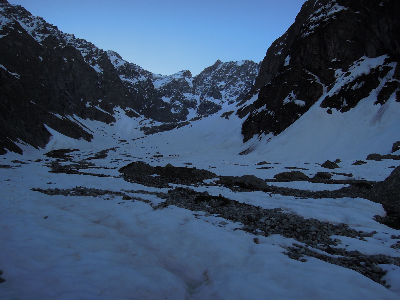 Voilà, vers 1900m, on peut chausser