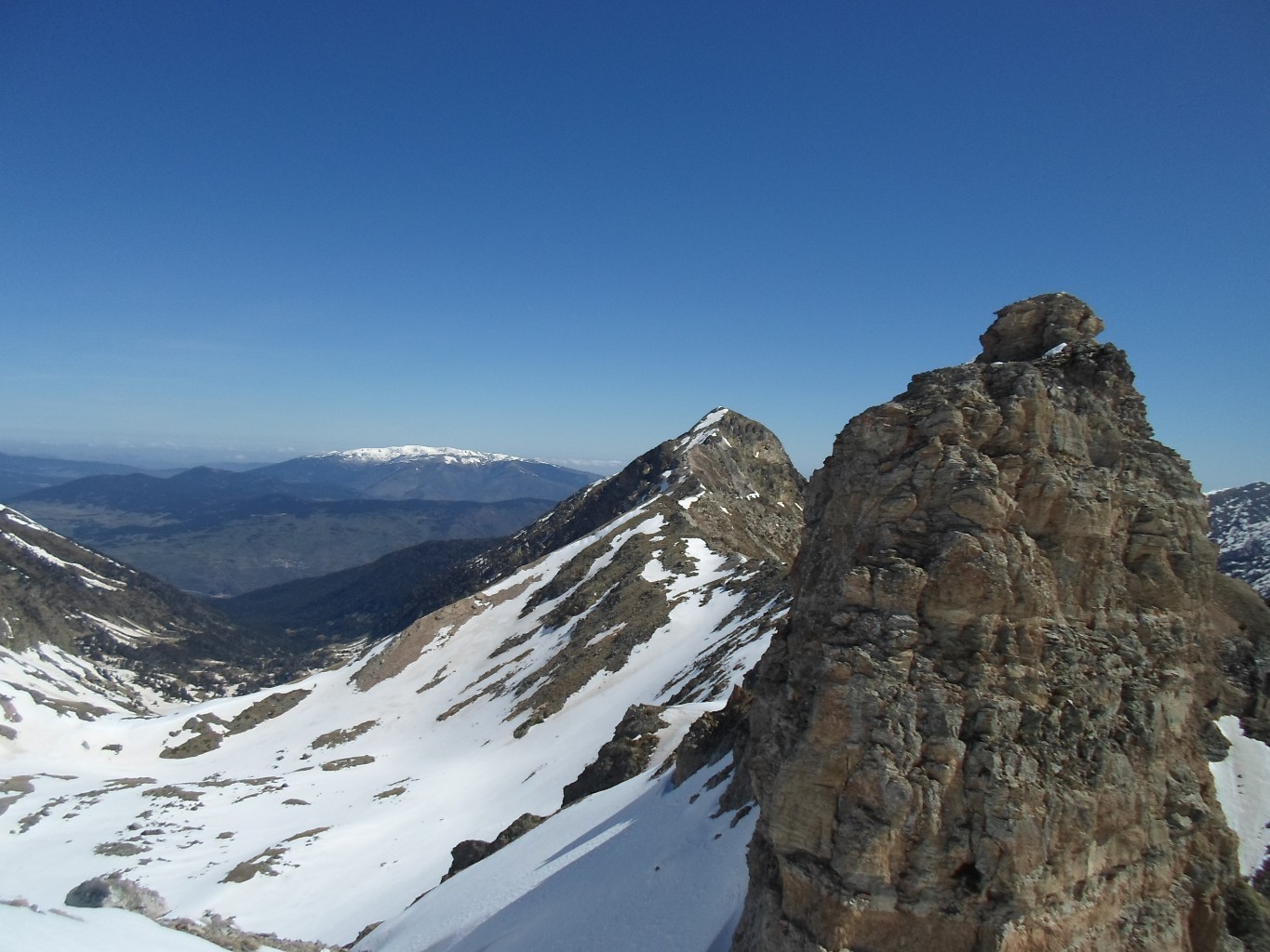Madres au loin; vallée de Planès