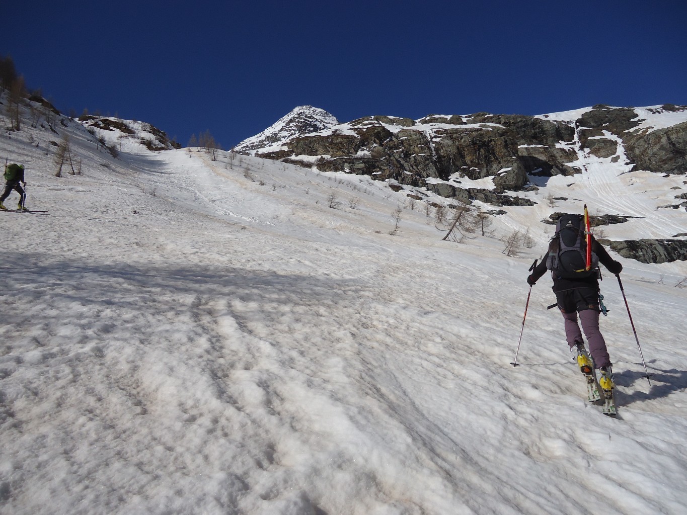 Piz Varuna: subito dopo il lago il primo ripido pendio a sx