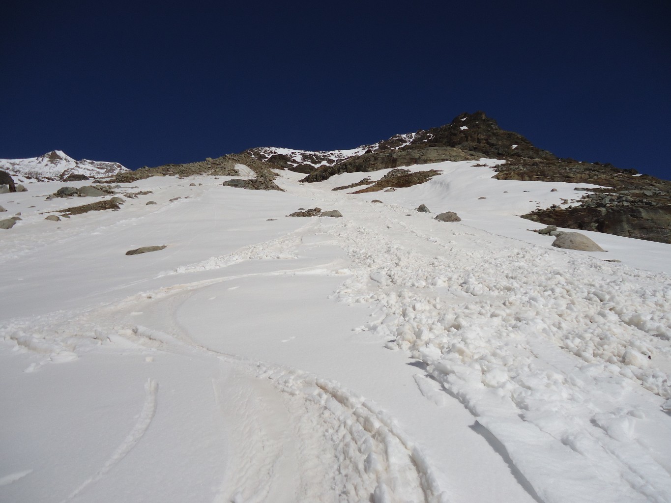 Piz Varuna: il ripido e stretto canalino per portarsi sopra la seraccata