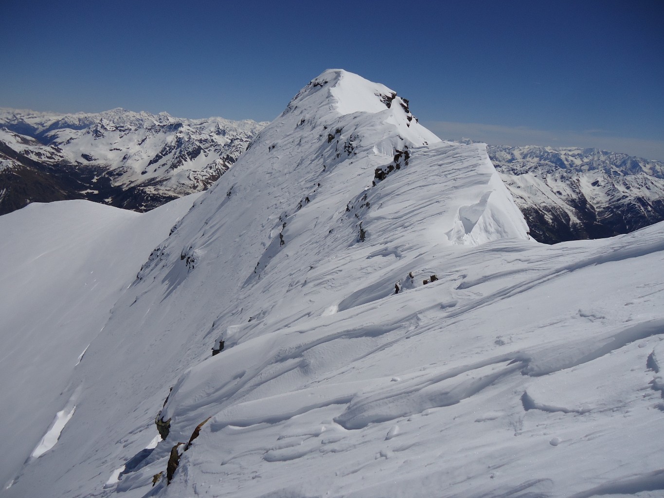 Piz Varuna: ancora sci ai piedi, verso il tratto finale della cresta