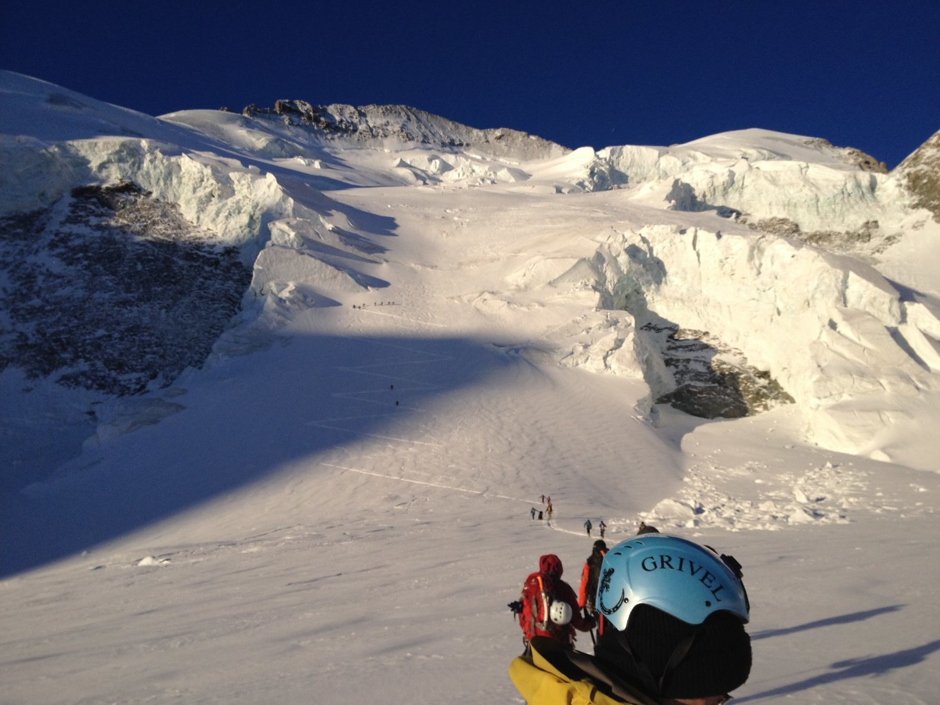 Les Ecrins - Dome des Neige - La trace sur la pente d'acces