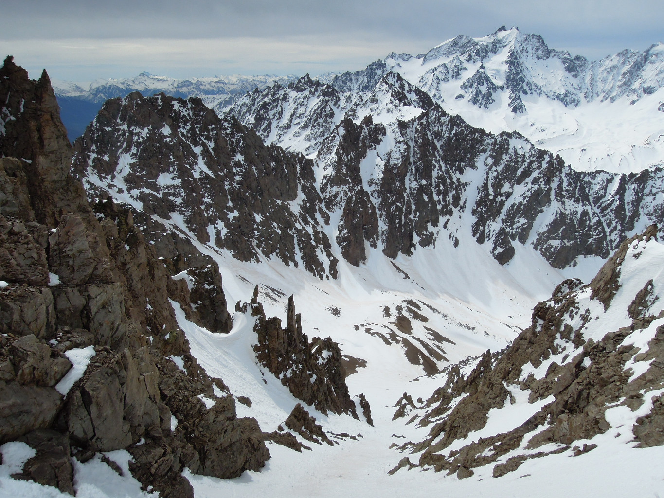 Au sommet du couloir SE, vue sur le vallon de la Route et l'objectif du jour (quelle vue magnifique!)