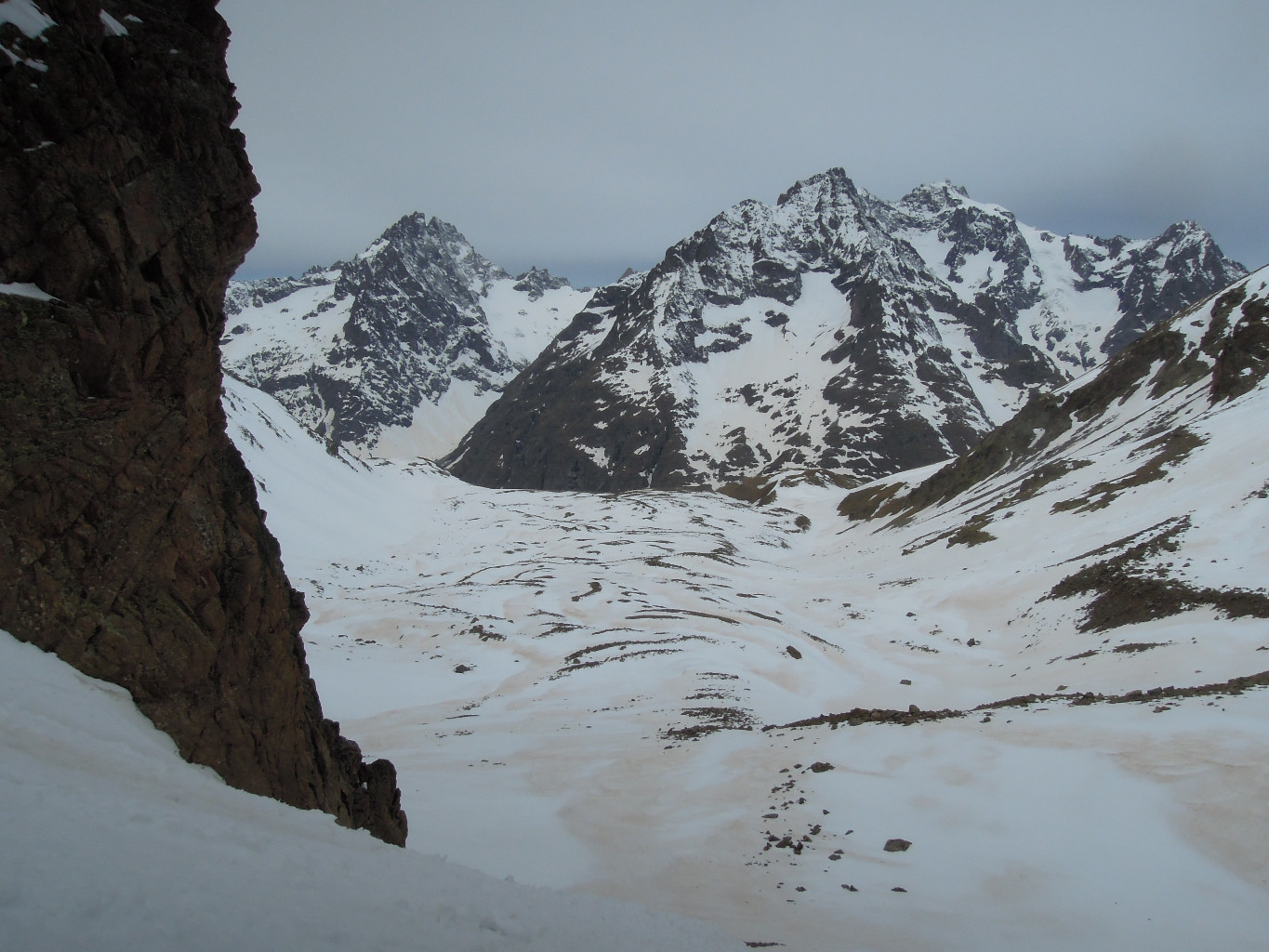 Le "plat" vallon de la Route; au fond Grande Ruine, pointe Nérot...