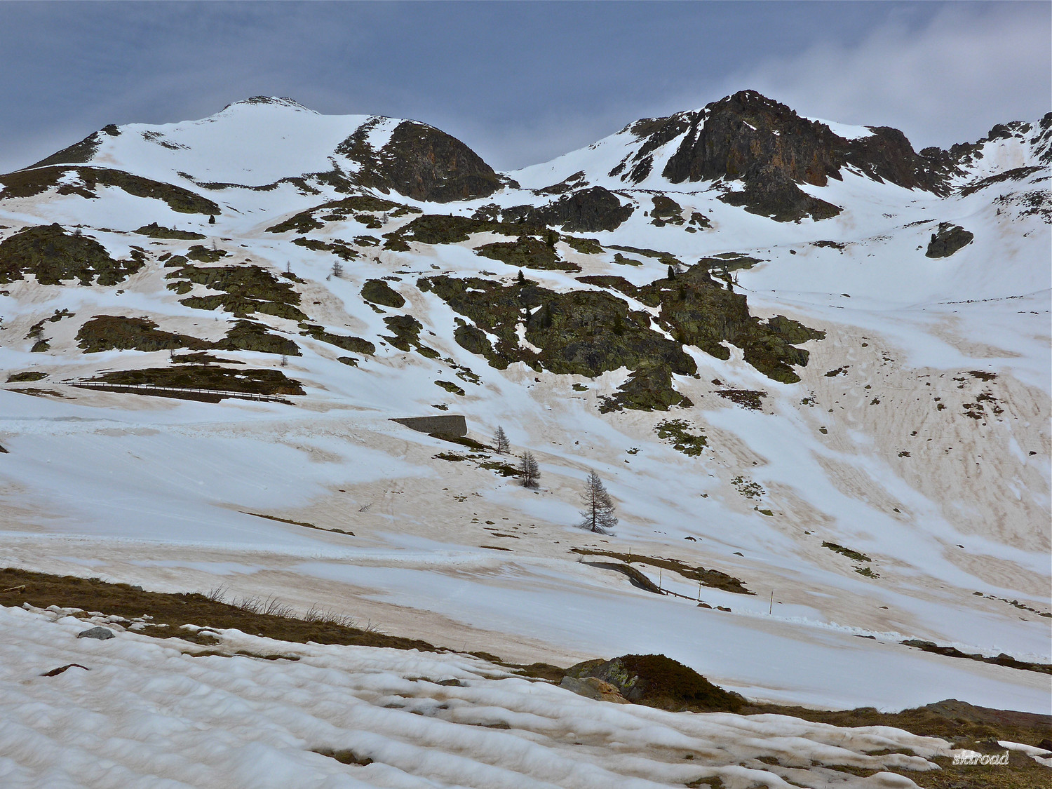 Vue d'ensemble avant la piste de ski.