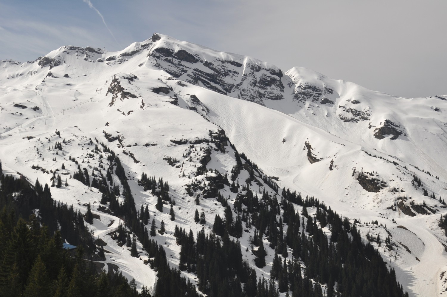hauts forts : arare couloir à gauche sous le sommet